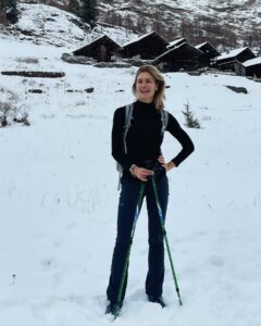 Martina Colombari, Cari monti …. sono io che sorrido a voi… su Instagram incanta i suoi fan