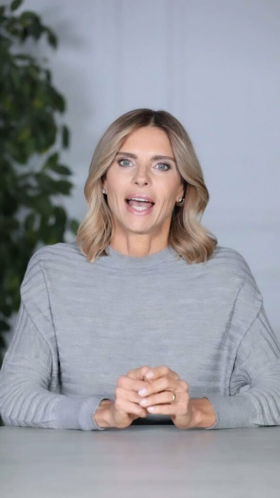 Martina Colombari, Secondo appuntamento con il nostro quiz sul mondo Magnesio Supremo: giocate con … su Instagram “delizia” i suoi fan