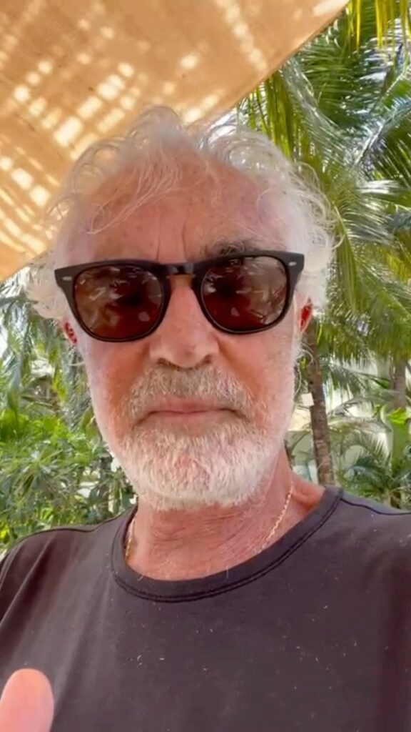 Flavio Briatore, Buon Natale a tutti!… su Instagram per i suoi fan