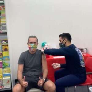 Selvaggia Lucarelli, Il mio amico Claudio vive a Miami e si è appena vaccinato. Pfizer, in cartolibre… su Instagram delizia i suoi fan