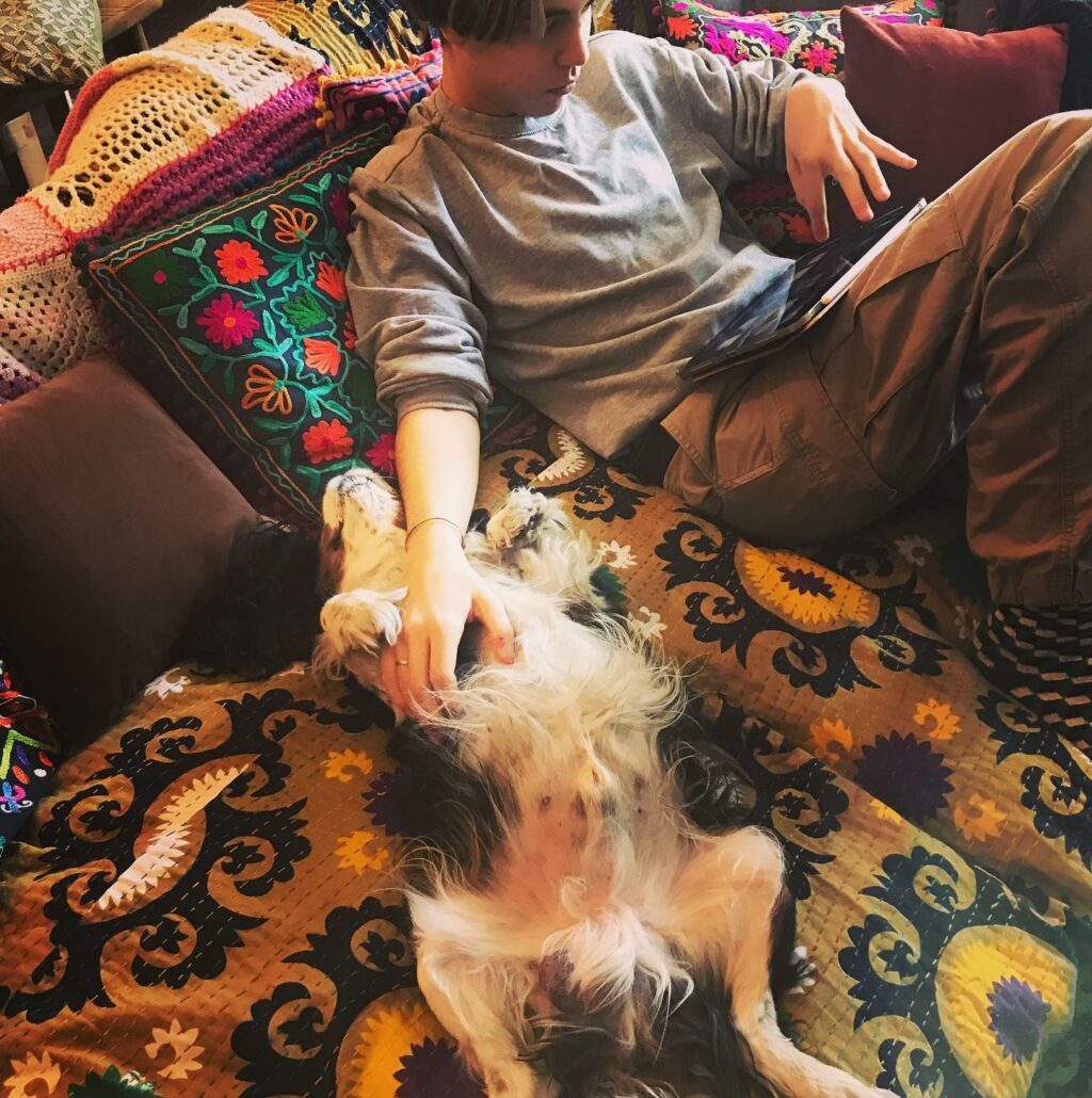 Selvaggia Lucarelli, E niente. L’amore peloso ha una ricaduta (edema) ma “occhio de mamma” almeno que… su Instagram stupisce i suoi fan