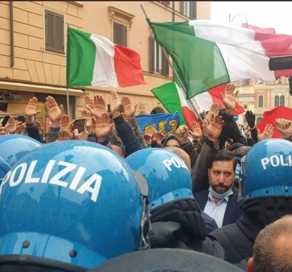 Selvaggia Lucarelli, Disordini, mascherine facoltative, il mitomane marchigiano che paga due spicci d… su Instagram per i suoi fan