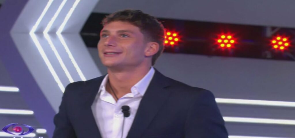 Tommaso Franchi sotto accusa al Grande Fratello 2024: Lorenzo lo critica per il suo eccessivo allenamento, Ilaria lo definisce quasi freddo.