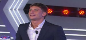 Tommaso Franchi sotto accusa al Grande Fratello 2024: Lorenzo lo critica per il suo eccessivo allenamento, Ilaria lo definisce quasi freddo.