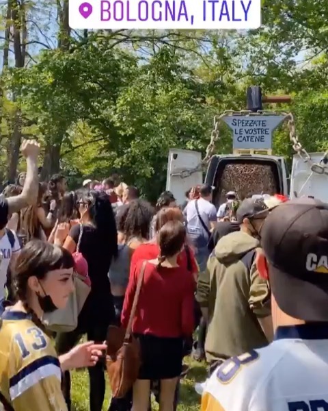 Selvaggia Lucarelli Si esce, ci si riprendono gli spazi e la socialità anche dove ancora non si potr...