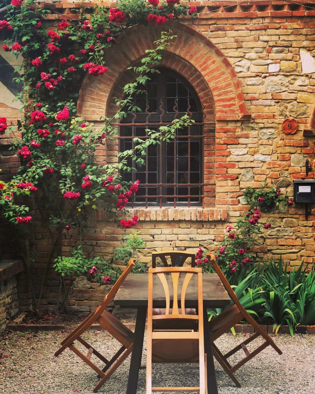 La regina dei gossip, l'esperta di paparazzate, la maestra del pettegolezzo: stiamo parlando della...