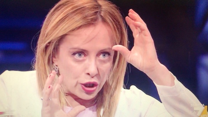 C'è una donna che fa tremare i social network al solo suo nome: Selvaggia Lucarelli. Con la sua...