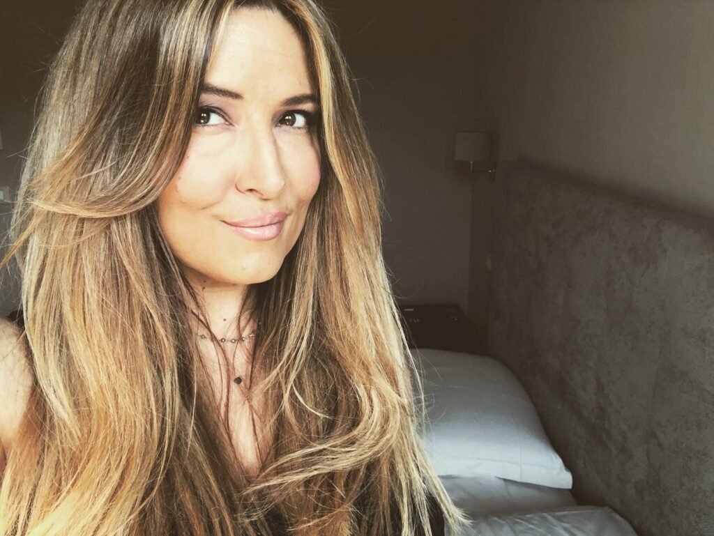 Selvaggia Lucarelli, Come mi asciugo i capelli da sola io nessuno mai…. su Instagram per i suoi fan