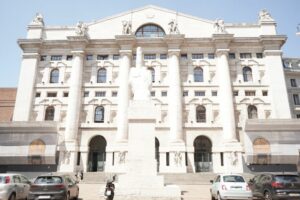 A Milano, i dipendenti della Borsa Italiana scioperano e i sindacati CGL, CISL e FABI organizzano un...