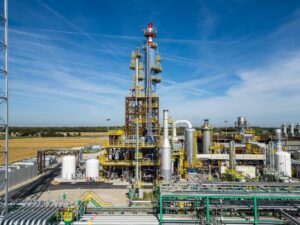 Eni e Snam annunciano l'avvio delle attività di iniezione della CO2 in giacimento della Fase 1 di...