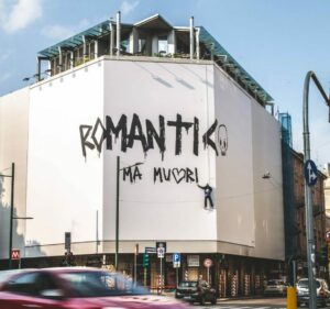 I Pinguini Tattici Nucleari fanno il loro ritorno con il nuovo singolo “Romantico ma muori”