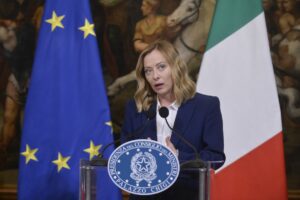La Presidente del Consiglio riceve il primo ministro ungherese a Palazzo Chigi e rilasciano...