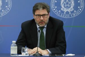 Durante la conferenza stampa a margine del Consiglio dei Ministri, il ministro dell'Economia...