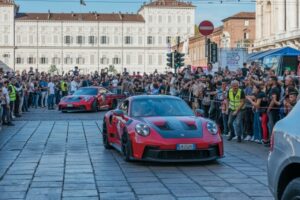 Il Salone dell'Auto di Torino ha registrato un grande successo di pubblico nel secondo giorno, con...