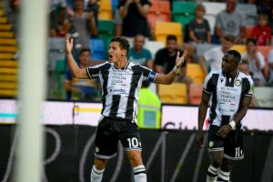 Florian Thauvin dell'Udinese segna una doppietta contro il Parma, ribaltando il match e garantendo...