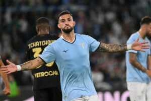 La Lazio vince 2-1 contro il Verona all'Olimpico grazie alle reti di Dia e Castellanos. Baroni guida...