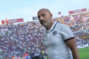 Il tecnico del Bologna, Vincenzo Italiano, si prepara al debutto in Champions League contro lo...