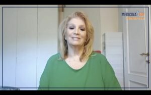 Cantare è benefico e mantiene giovani: parola di Iva Zanicchi