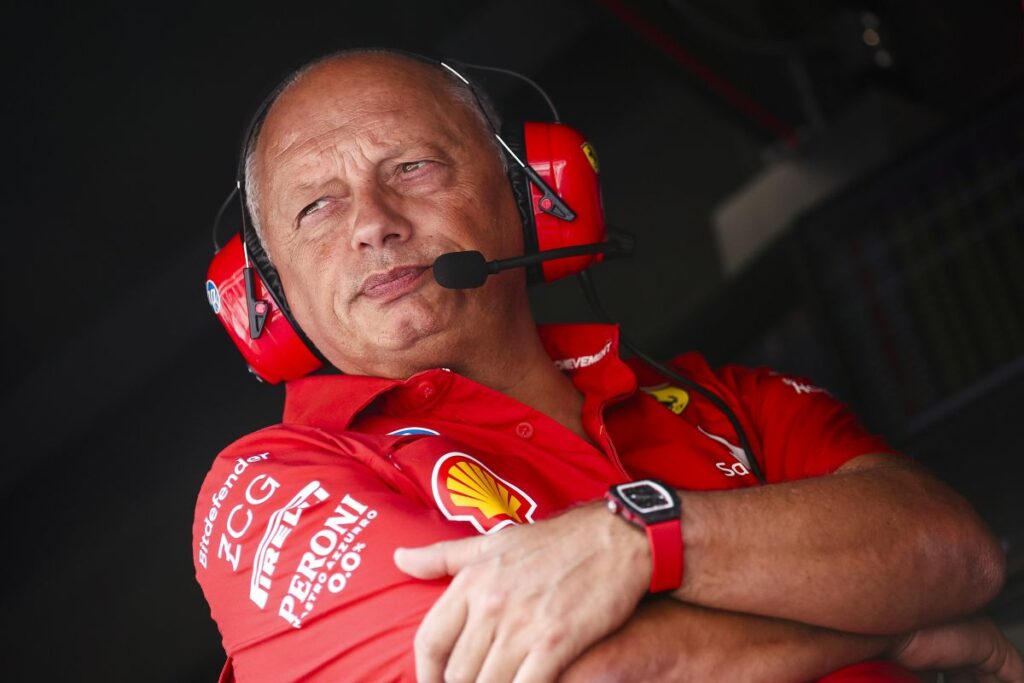 Il team principal della Scuderia Ferrari, Fred Vasseur, si prepara per la gara di Singapore dopo un...