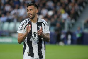 Nico Gonzalez, nuovo giocatore della Juventus FC, si è integrato rapidamente nella squadra seguendo...