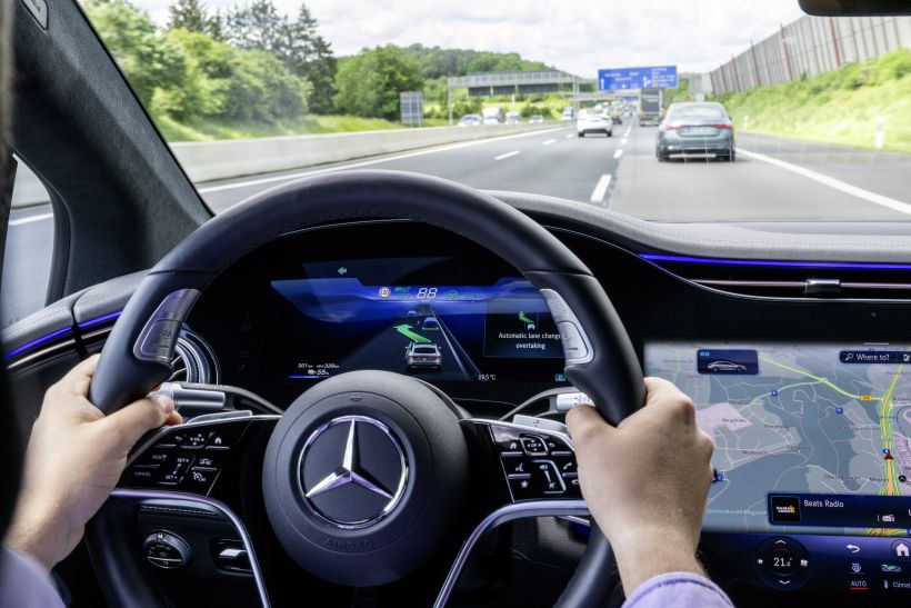 Mercedes-Benz presenta il nuovo Drive Pilot per la guida automatizzata condizionata in Germania, con...