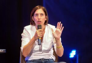 Elly Schlein, segretaria del PD, ha criticato l'approccio fiscale del governo, lamentando che siano...