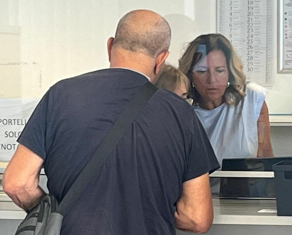 Furnari, direttore generale del Policlinico di Palermo, si impegna per un giorno al Cup per monitorare il servizio