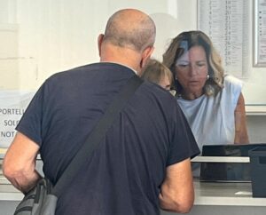 Furnari, direttore generale del Policlinico di Palermo, si impegna per un giorno al Cup per monitorare il servizio