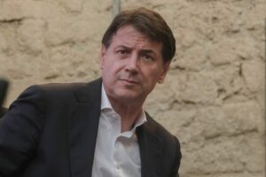 Il leader del M5S Giuseppe Conte pone dei limiti all'alleanza con il Pd a sinistra, escludendo il...