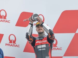 Aron Canet, pilota spagnolo del Team Fantic, trionfa nel Gran Premio d'Indonesia di Moto2 a...