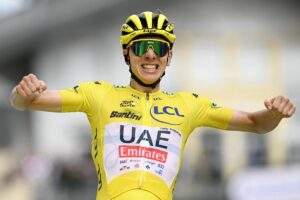 Il nuovo campione del mondo è Pogacar, che trionfa in solitaria