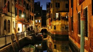 Amici e amiche, siete pronti a entrare nel coloratissimo mondo di Selvaggia Lucarelli? Con il suo...