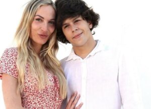 Vi presento Selvaggia Lucarelli, la regina indiscussa del gossip e della satira a 360 gradi. Con la...