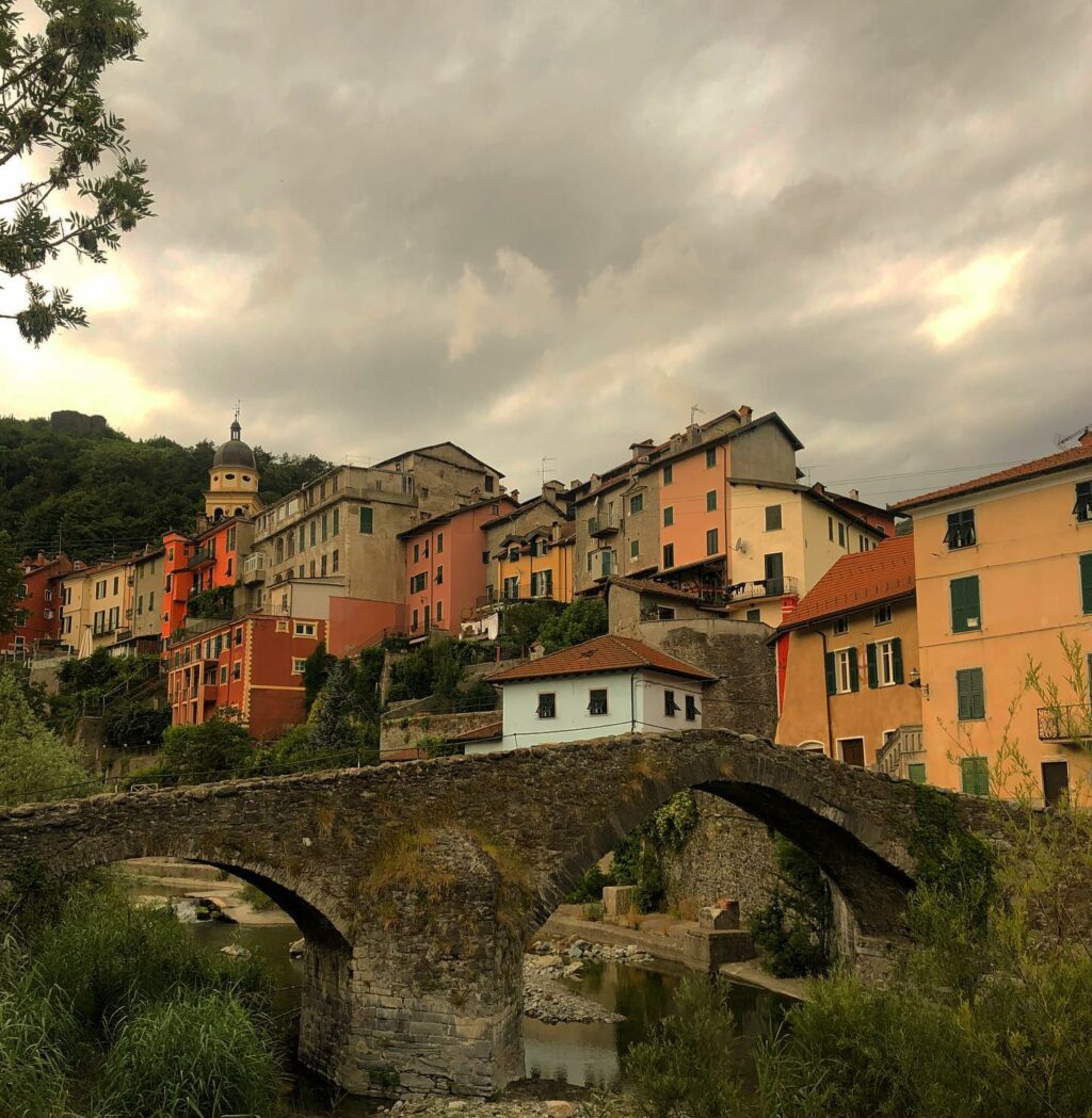 Selvaggia Lucarelli, critica temeraria della cultura pop e regina indiscussa del gossip, soffia via...