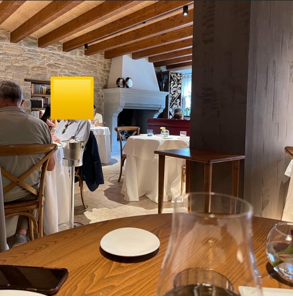 Selvaggia Lucarelli, Eravamo in un ristorante appena fuori Agnone, una cittadina molisana molto grazi… su Instagram delizia i suoi fan