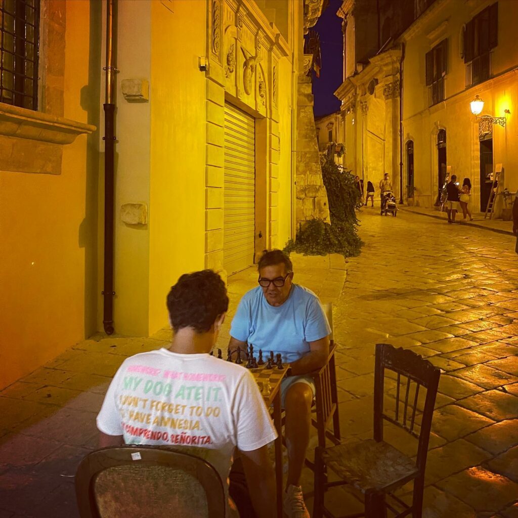 Selvaggia Lucarelli, Il re degli scacchi…. su Instagram saluta i suoi fan