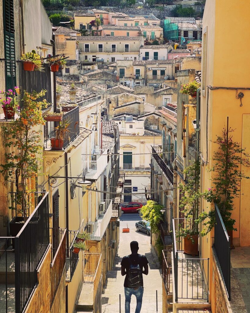Selvaggia Lucarelli, Barocco, Quasimodo, Campailla, cioccolato, grotte. E poi scale, tante scale. Non… su Instagram per i suoi fan