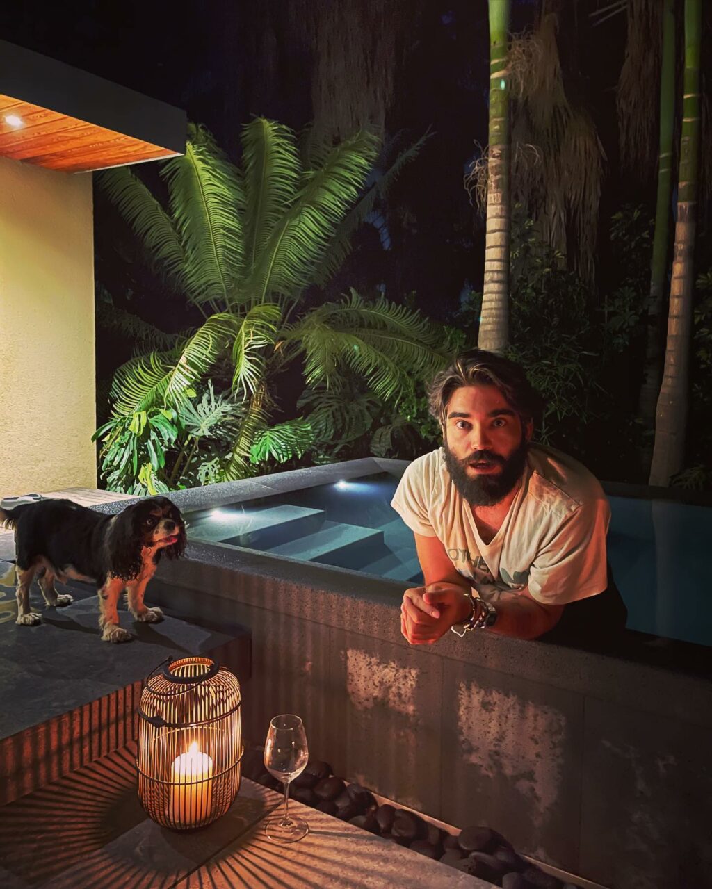 Selvaggia Lucarelli, Momenti di ritrovata serenità (anche per Godzilla, che senza aria condizionata s… su Instagram delizia i suoi fan