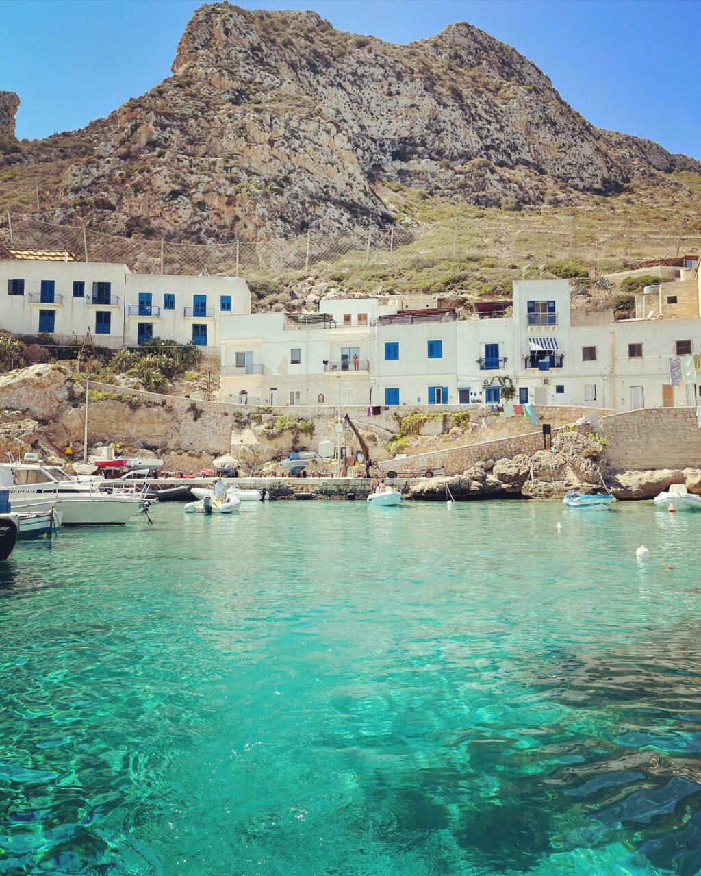 Selvaggia Lucarelli, Sua maestà Levanzo…. su Instagram incanta i suoi fan