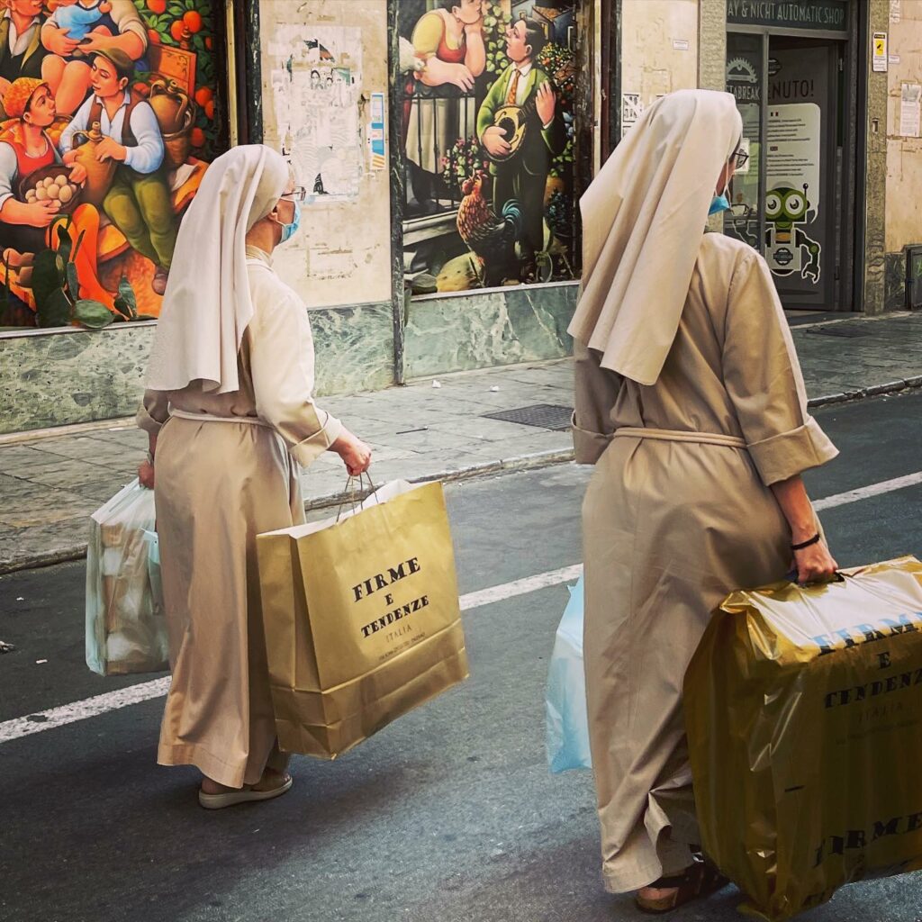 Selvaggia Lucarelli, la regina dei gossip e delle polemiche sul web, ha conquistato milioni di...