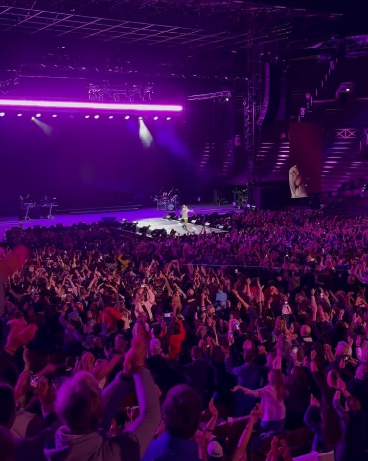 Annalisa QUESTA SERA SU CANALE 5 ALLE 21.40 
il mio concerto/evento TUTTI IN ARENA  
Come...