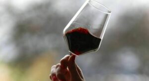 L'Italia, celebre per la sua cultura vinicola, sta affrontando una nuova sfida con l'emergente...