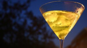 Una cena italiana lussuosa culmina in un Martini da 12mila euro, servito in un ristorante esclusivo...