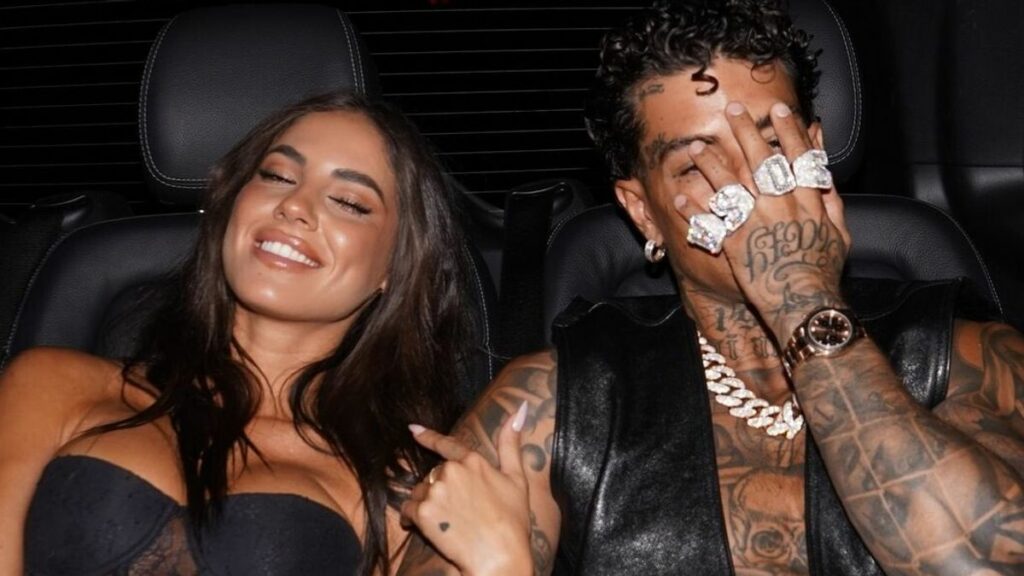 Tony Effe e Giulia De Lellis hanno finalmente mostrato al mondo la loro relazione su social media...