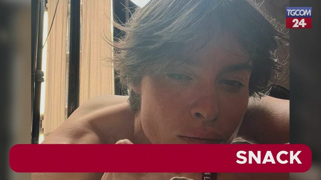 Kasia Smutniak sfoggia “il guerriero” dipinto sulla schiena