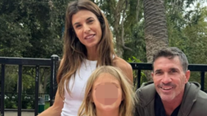 Elisabetta Canalis ha condiviso su Instagram uno scatto con una torta a forma di scatola di Amazon...