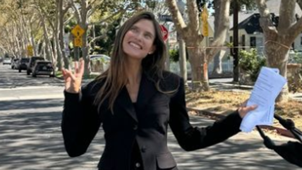 La supermodella Bianca Balti affronta con allegria e spensieratezza la sua battaglia contro la...