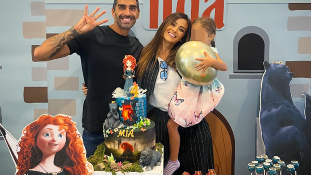 La coppia formata da Giorgia Palmas e Filippo Magnini ha celebrato il compleanno della figlia Mia...