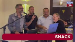 Totti si esibisce al karaoke come Al Bano in un divertente festa