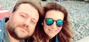 Cristiana Polegri, moglie di Stefano Fresi, rivela che il loro amore è nato grazie a una serie di...